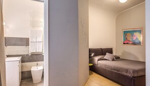 Apartment, 2 Bedrooms | 1 bedroom, iron/ironing board, free WiFi - Cinque Terre Decor (La Spezia)