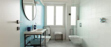 Comfort-Apartment, 2 Schlafzimmer, Balkon, Stadtblick | Badezimmer | Badewanne und Dusche (separat), kostenlose Toilettenartikel