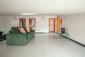 Comfort Apartment, 2 Bedrooms, Balcony, City View | Living area
