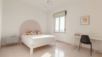 Apartamento conforto, 2 quartos, sacada, vista para a cidade | 1 quarto, roupas de cama premium