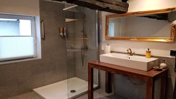 Villa, 2 Schlafzimmer, Küche | Badezimmer | Dusche, kostenlose Toilettenartikel, Haartrockner, Handtücher