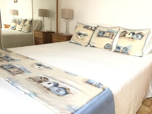 Iron/ironing board, bed sheets - Winniehill (Faro)