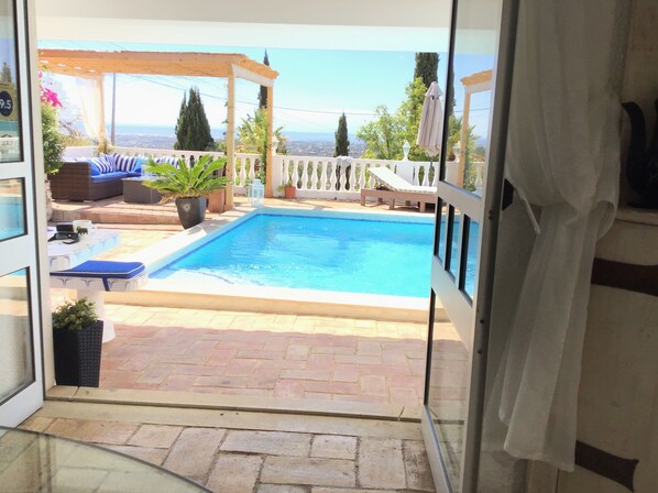 Bar (on property) - Winniehill (Faro)