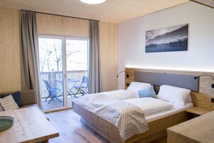 Habitación Deluxe doble, balcón, vistas al jardín | Ropa de cama de alta calidad, escritorio, wifi gratis
