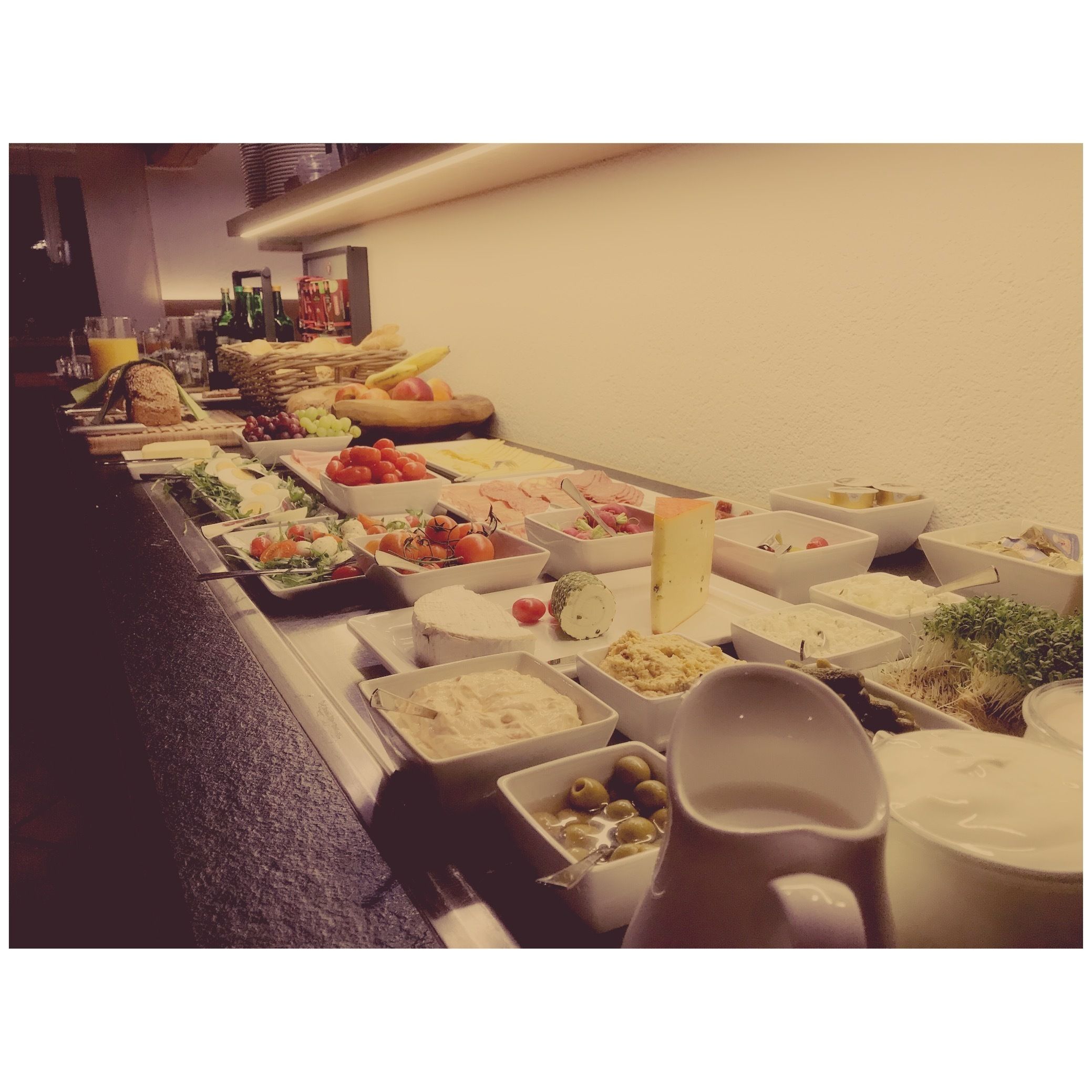 daily full breakfast (eur 15 per person)