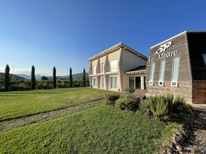 Fachada de la propiedad