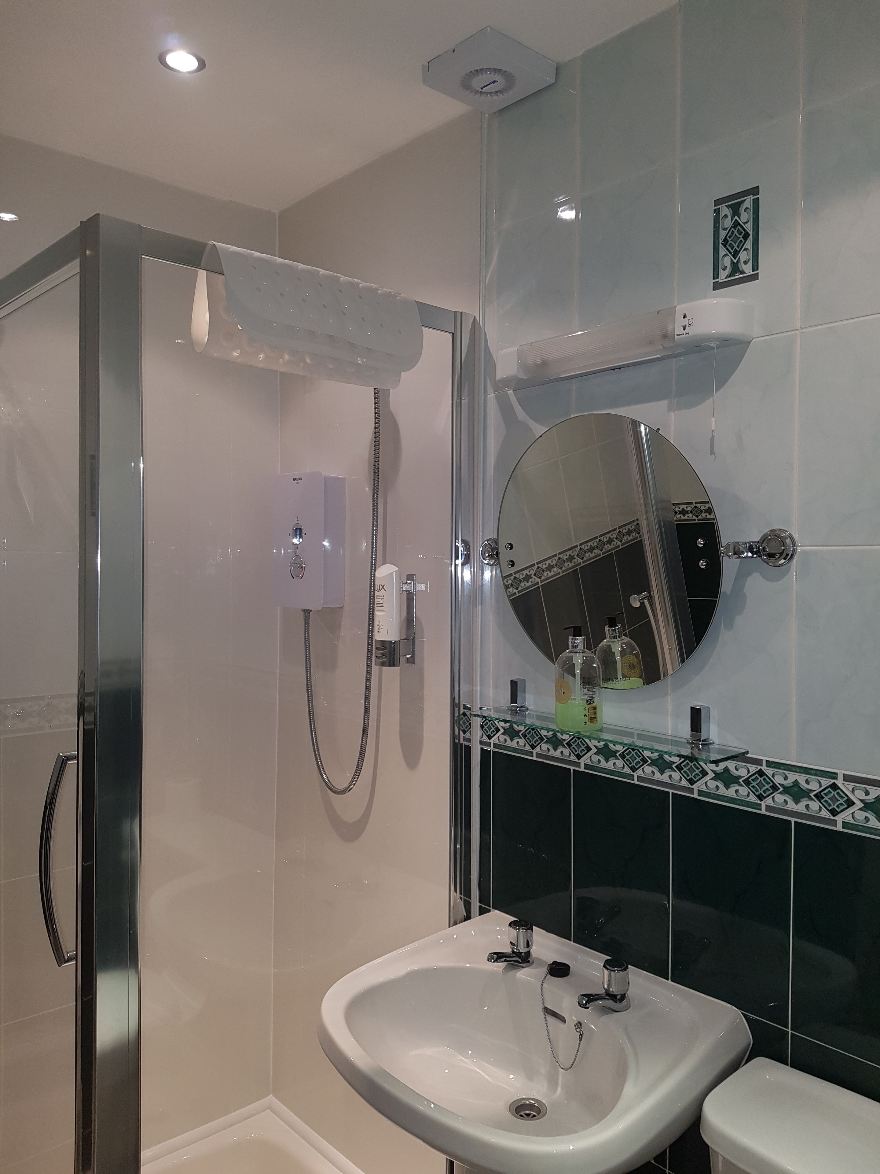 double or twin room | bathroom | shower, free toiletries, towels