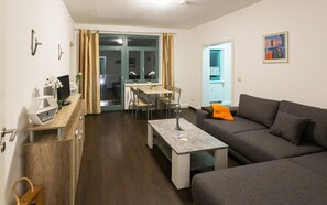 Leilighet | Oppholdsrom | TV