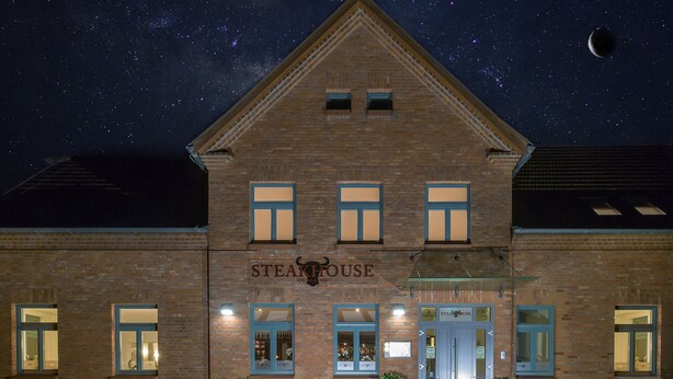 Front of property – evening/night - Steakhouse Groß Laasch - Vermietung (Groß Laasch)