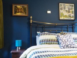 Kahden hengen huone, kylpyhuone makuuhuoneen yhteydessä (Forrest View)