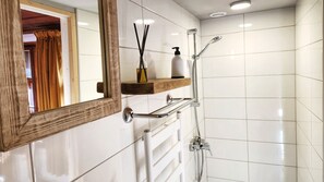 Dobbeltrom – comfort, eget bad, fjellutsikt | Bad