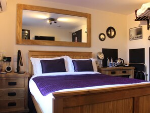 Basic Double Room, Ensuite - Avo Hotel (London)