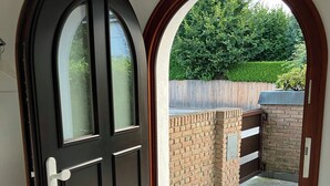 Interior - Absolutely quiet 3 Room Apartment "At Isar River Park",  near Munichs Centre (Grünwald)