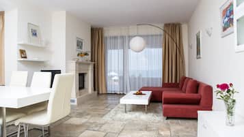 Comfort Apartment, 2 Bedrooms, 2 Bathrooms, Sea View | Living room