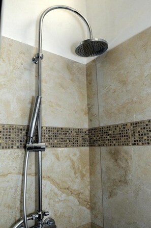 Shower, free toiletries, hair dryer, bidet - Palazzo Piccioli (Gallipoli)