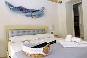 Desk, soundproofing, free WiFi, bed sheets - Palazzo Piccioli (Gallipoli)