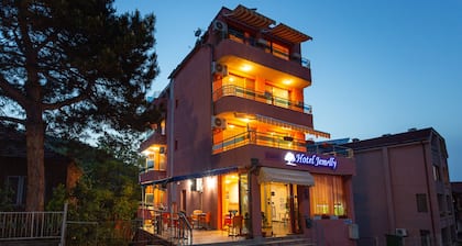 Family Hotel Jemelly