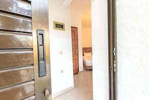 Studio Ekonomi, teras | Setrika/meja setrika, Wi-Fi gratis, dan seprai linen