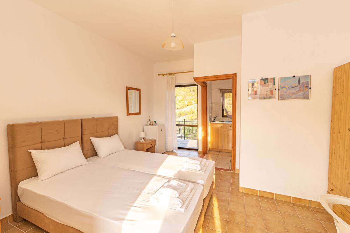Standard Studio, Balcony, Sea View | Iron/ironing board, free WiFi, bed sheets