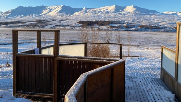 Outdoor spa tub - Lamb Inn Öngulsstaðir (Akureyri)