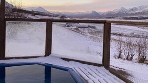 Outdoor spa tub - Lamb Inn Öngulsstaðir (Akureyri)