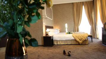 Family Apartment | Minibar, in-room safe, desk, iron/ironing board