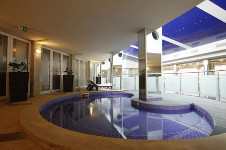 Indoor pool, seasonal outdoor pool, pool umbrellas, pool loungers. Strimon Garden Medical SPA Hotel
