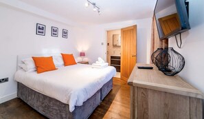 Apartment, 2 Bedrooms, Ground Floor - Twin/ King beds w Double Ensuite + 24HR Check-In (London)