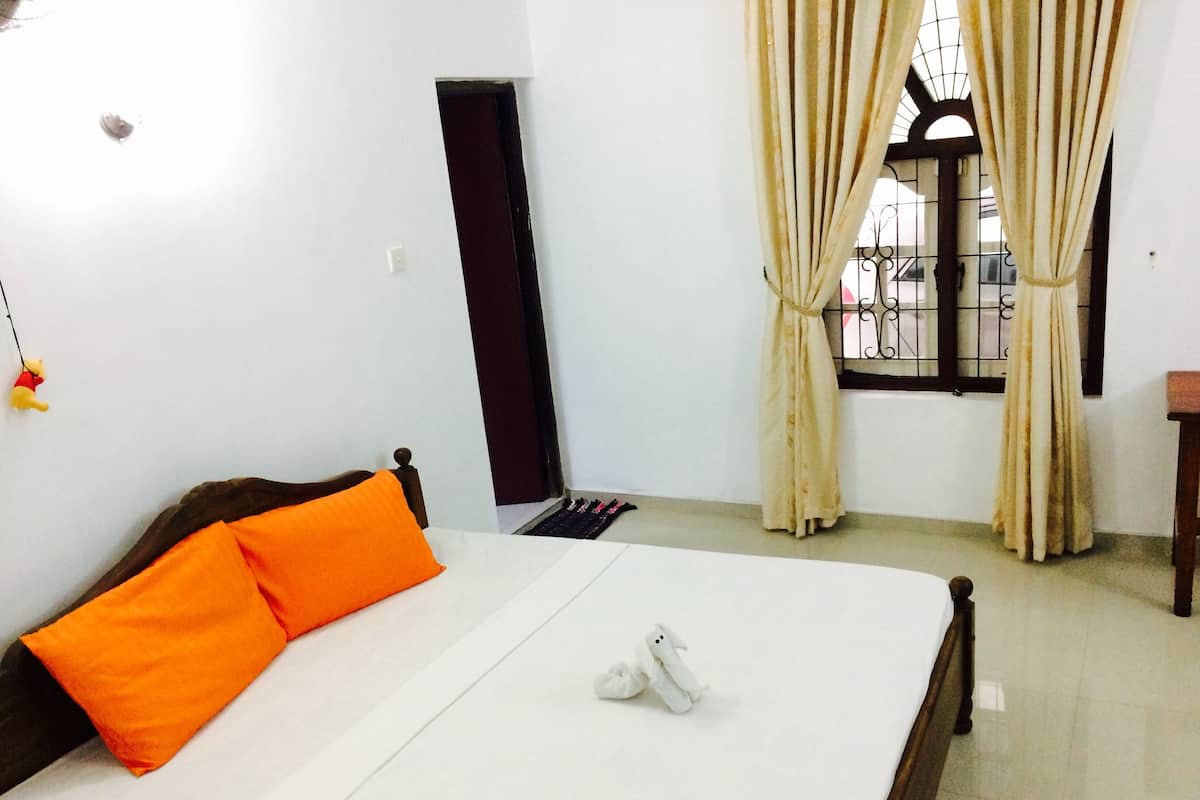 Standard Double Room | Premium bedding, in-room safe, desk, rollaway beds