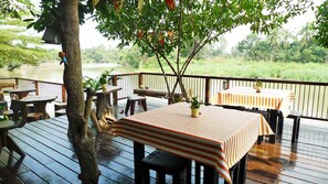 Petit déjeuner continental servi tous les jours en supplément