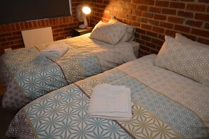 Executive Room | Desk, soundproofing, free WiFi, bed sheets - Village Lodge Harrismith (Maluti a Phofung)