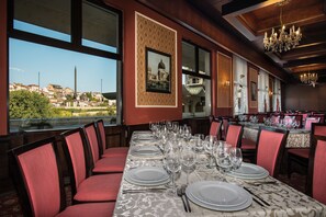 Breakfast, lunch and dinner served - Interhotel Veliko Tarnovo (Veliko Tarnovo)