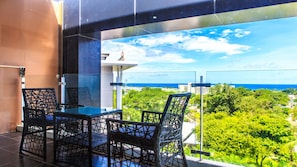 Panoramic Apartment, 1 King Bed, Kitchen, Beachfront | Balcony