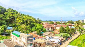 Apartamento familiar, 1 cama de matrimonio grande con sofá cama, cocina, frente a la playa | Vistas desde la habitación