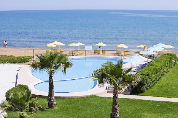 Outdoor pool, an infinity pool, open 8:00 AM to 8:00 PM, pool umbrellas