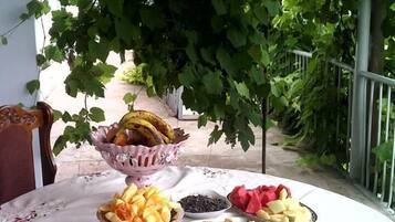 Khu vực ăn uống tại phòng