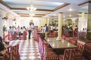 Café da manhã, almoço e jantar