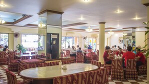 Se sirven desayunos, comidas y cenas