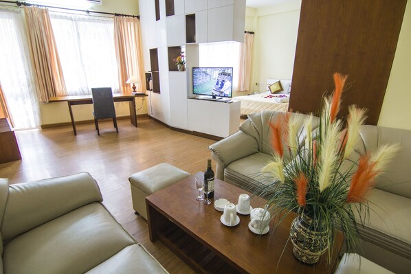 Suite | Living area | Flat-screen TV - Song Hong Hotel (Ho Chi Minh City)
