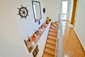 Familienvilla, 3 Schlafzimmer, Meerblick | Wohnbereich | Flachbildfernseher, Kamin, Kinderspielzeug