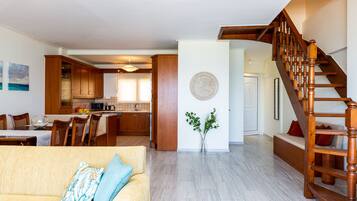 Penthouse maisonette 3 bedrooms | Living area | Flat-screen TV