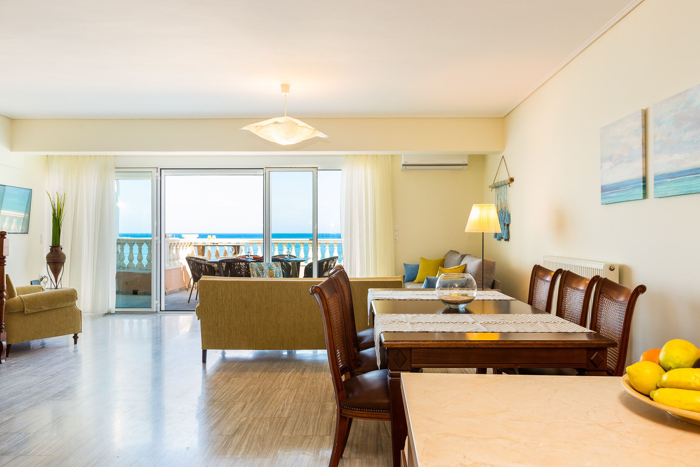 Penthouse maisonette 3 bedrooms | Makan di kamar