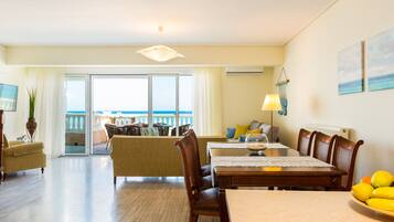 Penthouse maisonette 3 bedrooms | Makan di kamar