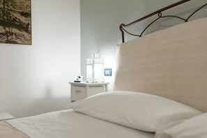 Family Double Room | Desk, laptop workspace, blackout curtains, soundproofing - Antico Camino (Muro Leccese)