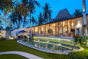 Villa Deluxe, 4 habitaciones | Zona de estar