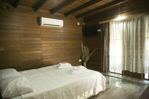 DELUXE ODA BAHCE MANZARALI 2 KISILIK | Minibaari, tallelokero huoneessa, työpöytä, äänieristys