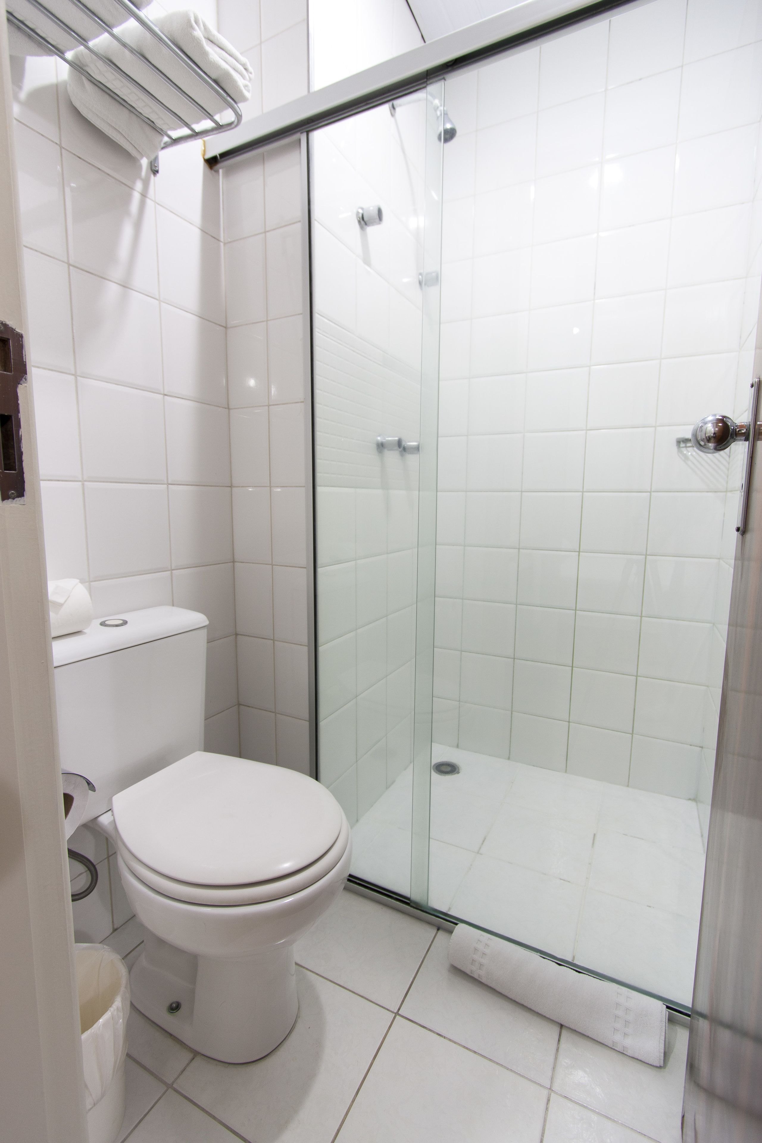 shower, free toiletries, towels