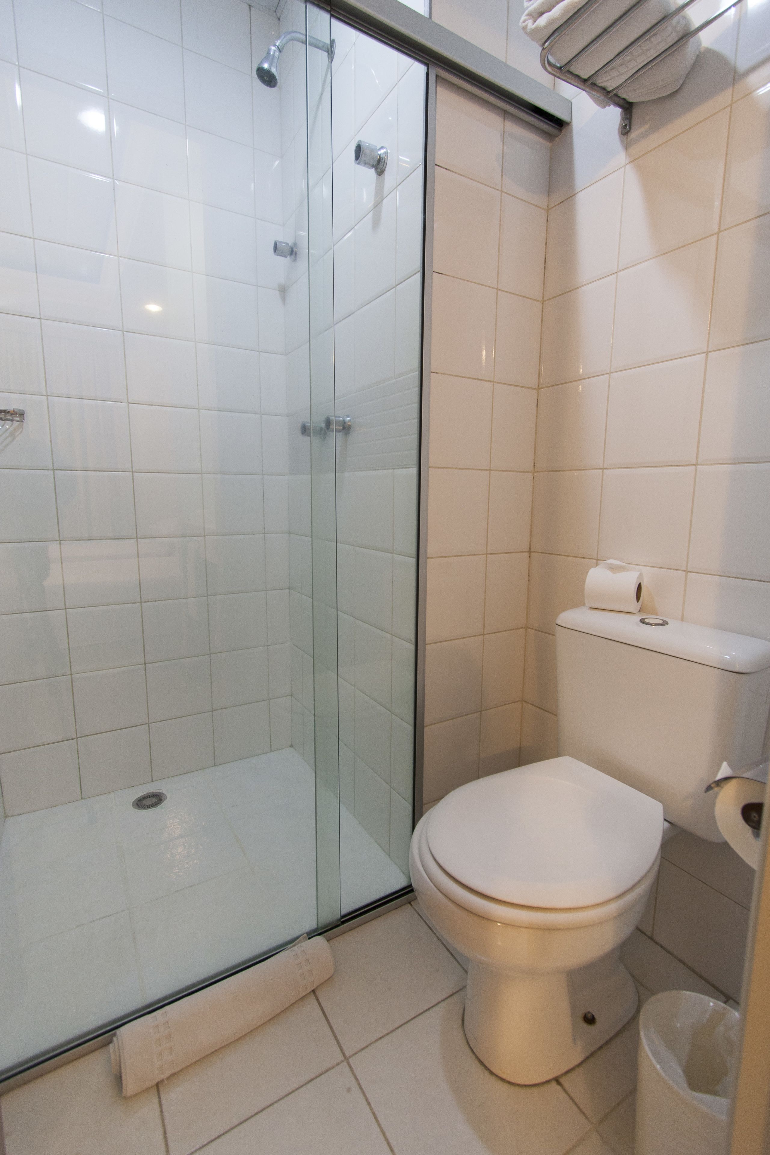 shower, free toiletries, towels