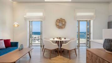 Design-lejlighed - 2 soveværelser (Idomeneus) | Opholdsområde | 37-tommers LED-tv med satellitkanaler, tv