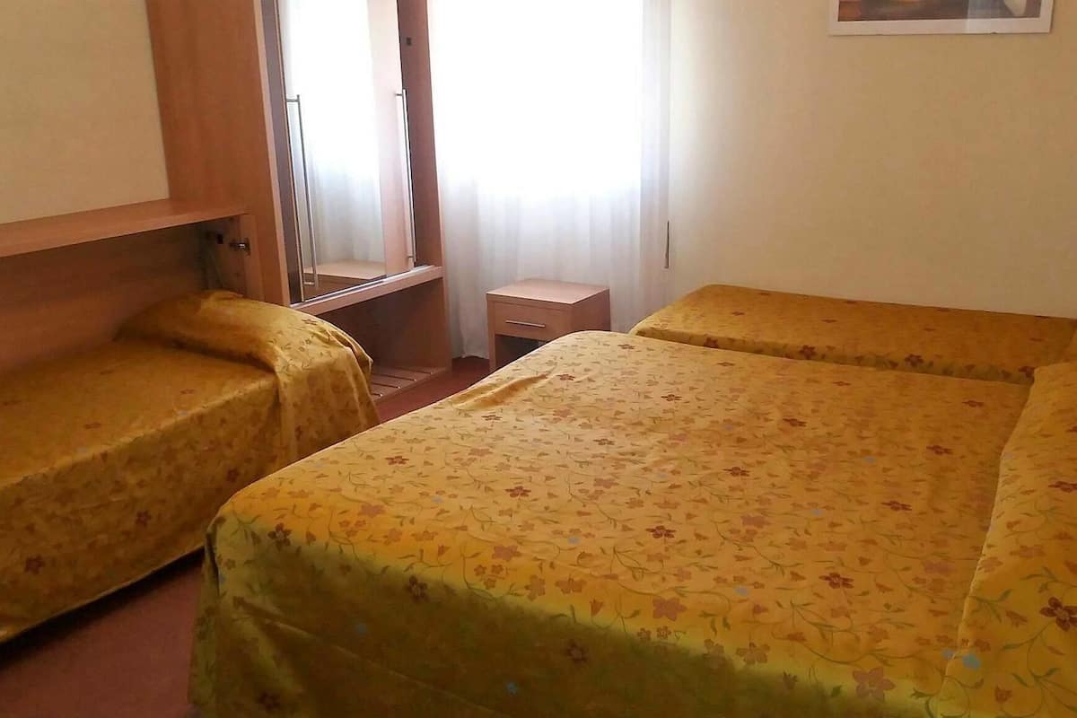 Standard Quadruple Room | In-room safe, cribs/infant beds, free WiFi, bed sheets